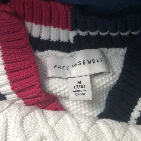 Free assembly sweater - Picture 12 of 13